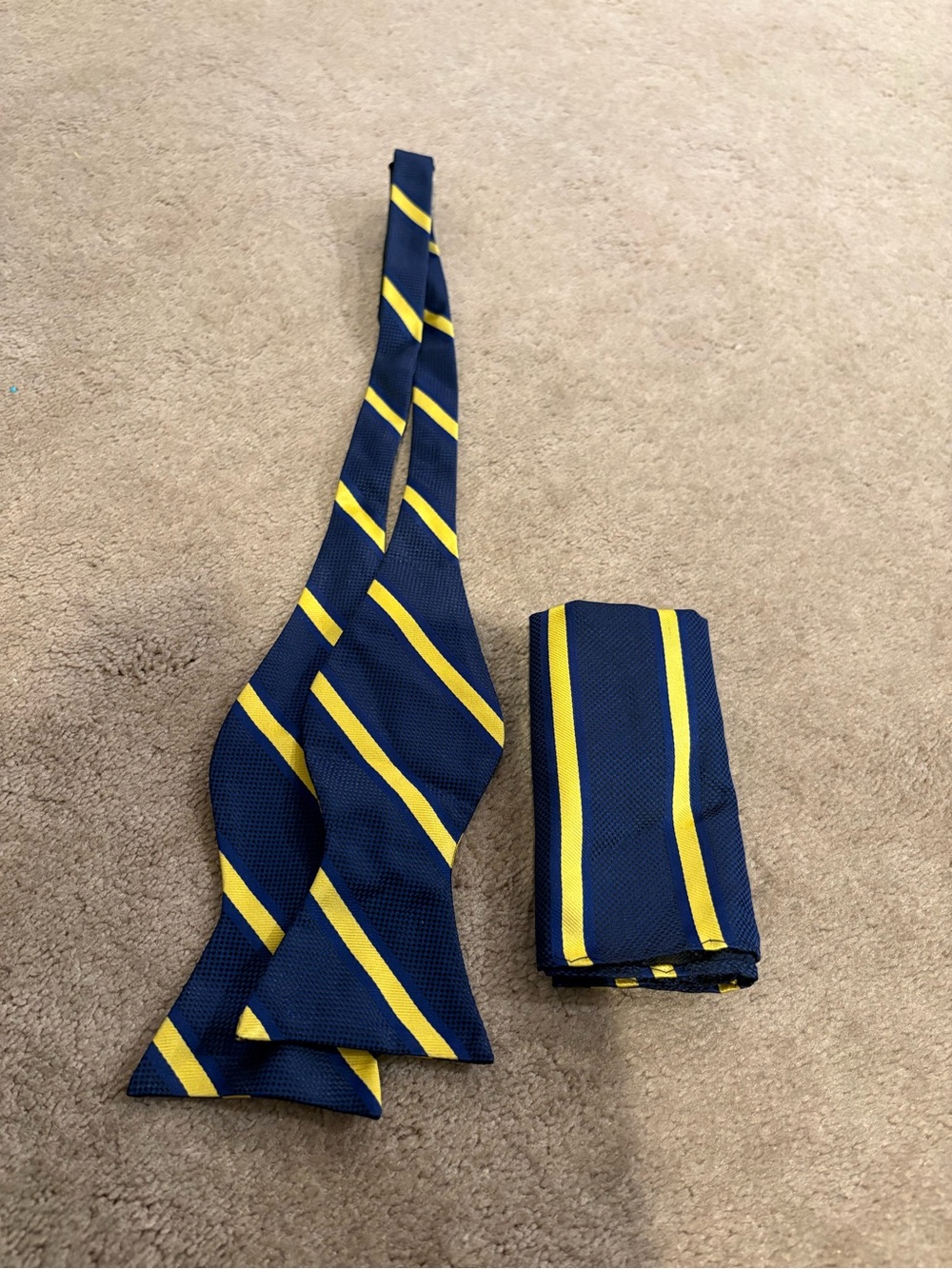 New Men's Patterned Bowtie And Matching Pocket Square Hanky Set